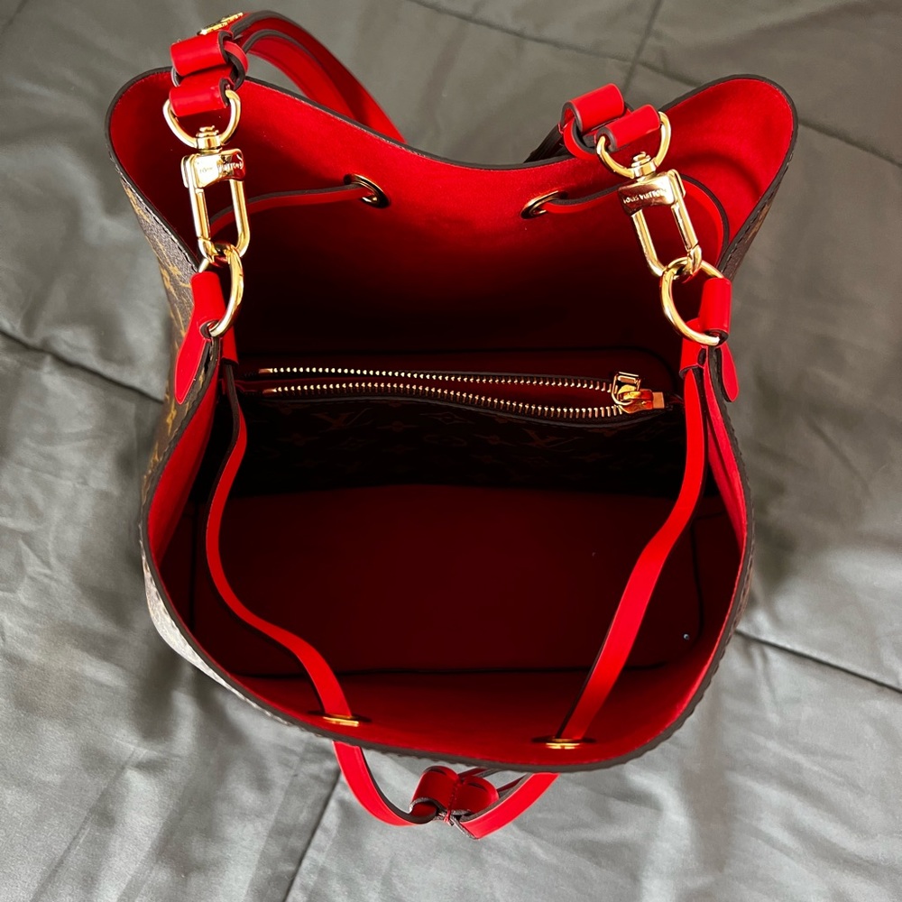 Louis Vuitton authenticated NéoNoé bucket purse